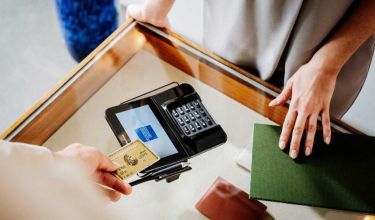 Bezahlvorgang mit der Amex Gold Kreditkarte