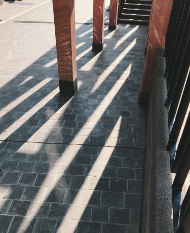 Neue Altstadt Säulen Schatten