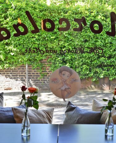 Schaufenster mit Schriftzug Morcolade