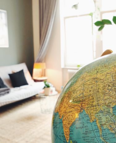 Wohnzimmer mit Globus